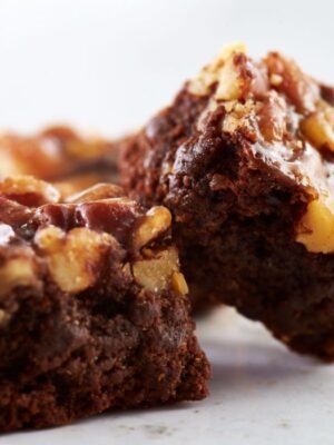 https___s3.amazonaws.com_leafly-s3_products_photos_dmk8RHHoT42fiLsnzx6h_Turtle1.jpg Turtle Brownies-100mg(Adult Use)